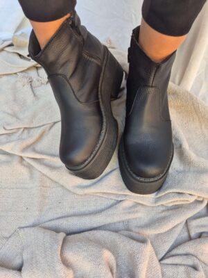 Barce: bota de cuero negro
